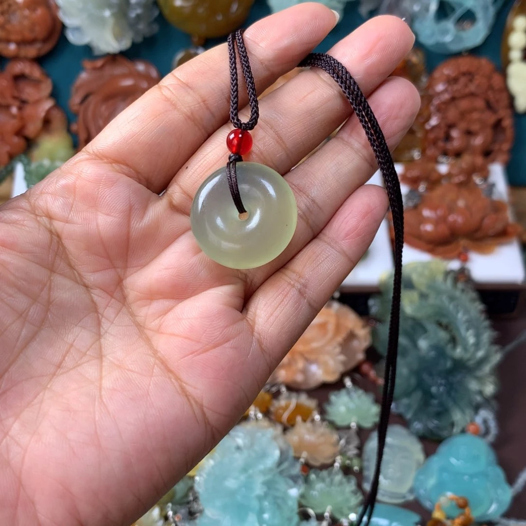 蛇纹石玉未镶嵌挂坠