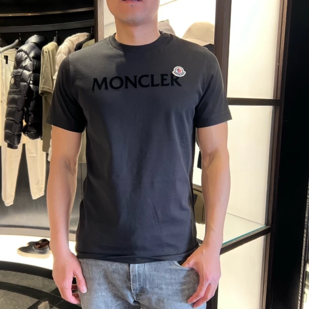 未使用 MONCLER 11 蒙口男士黑色限量发售夏季短袖 正常版型