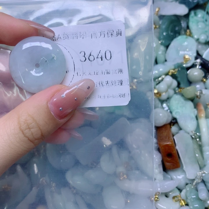吊坠(不含链)未镶嵌翡翠