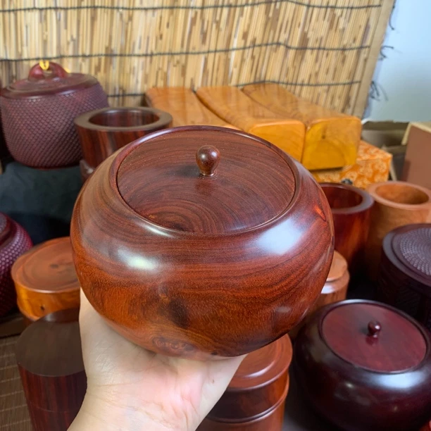 血檀圆形拉环原木设计手工茶叶罐木雕摆件