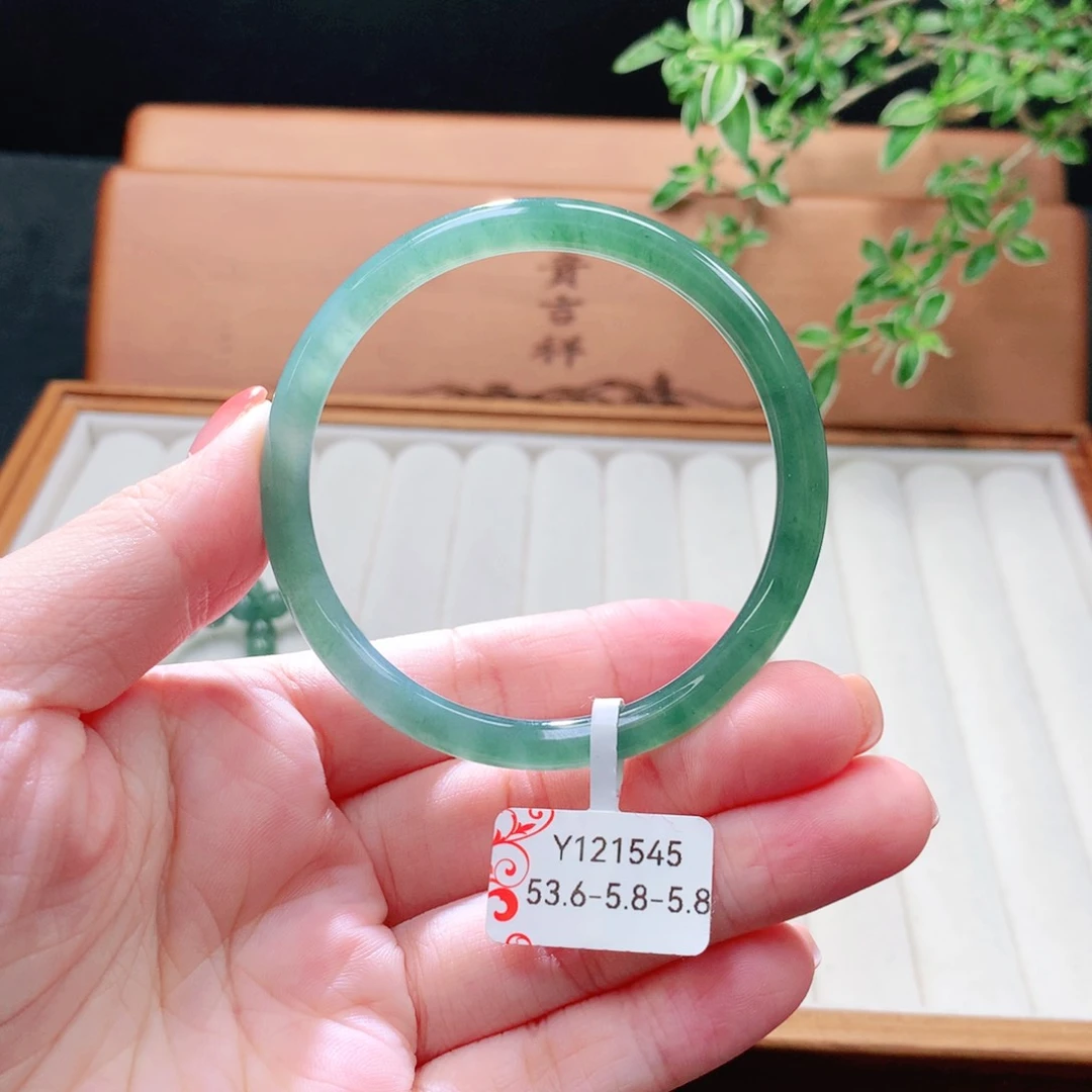 未镶嵌手镯（圆镯）翡翠