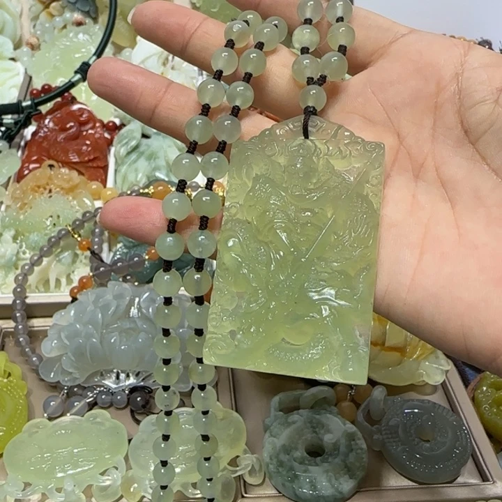 蛇纹石玉吊坠未镶嵌