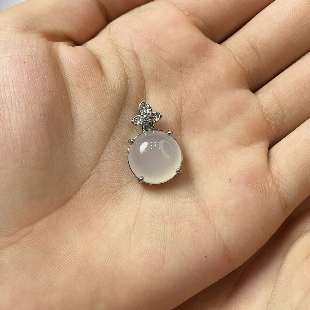 颈饰未镶嵌石英质玉