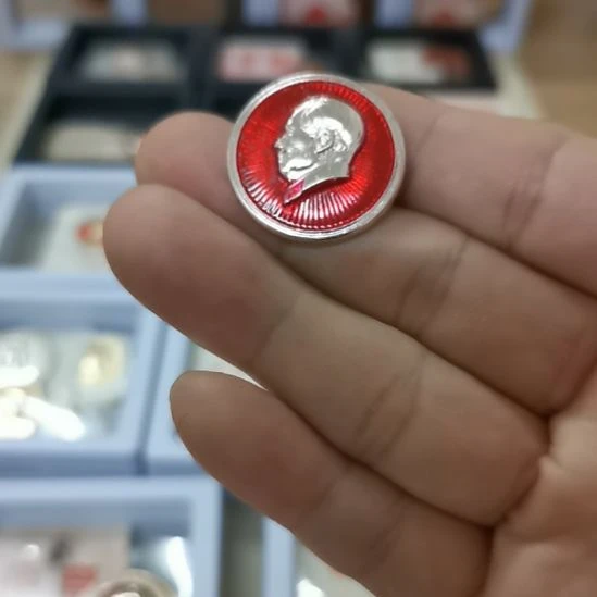 其他普通金属洛****、原光原袋红藏纪念章1枚