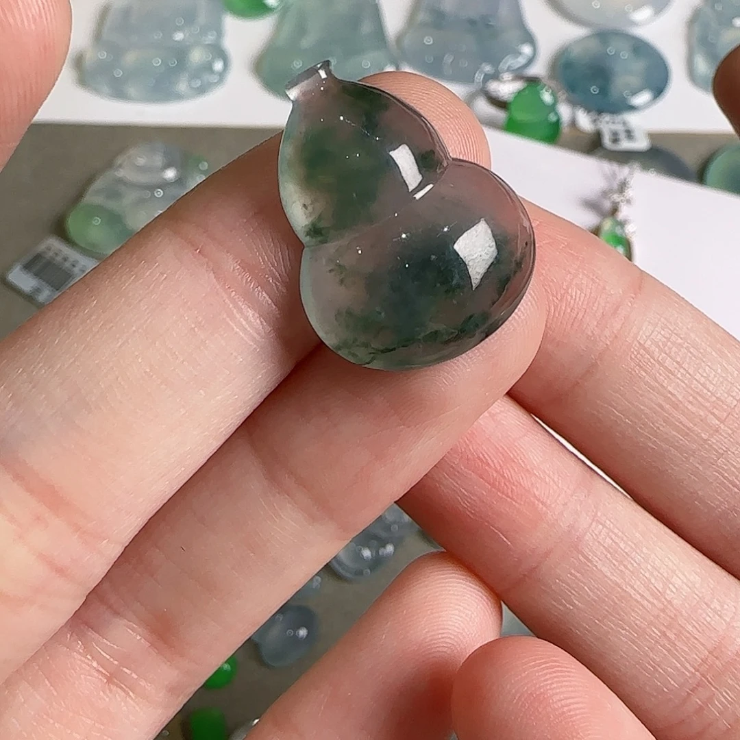 翡翠未镶嵌颈饰