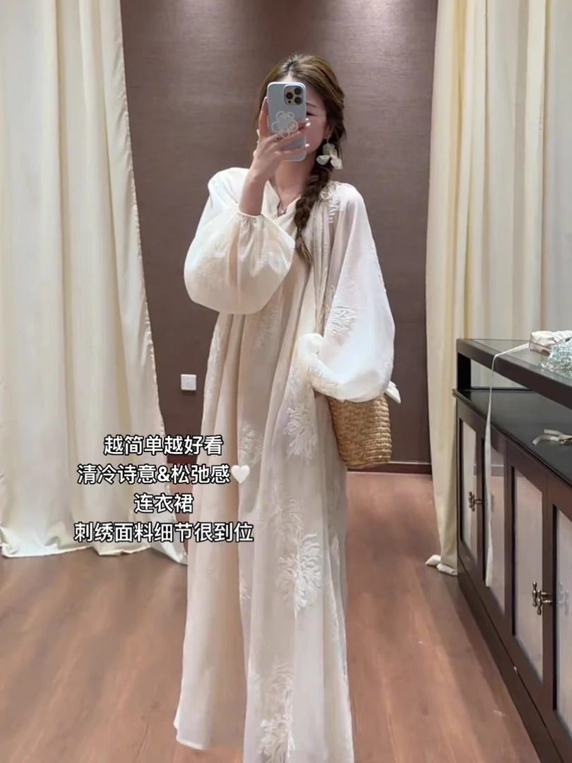 灰灰呀！25005 【花序】度假风！重工蕾丝轻奢法式灯笼袖刺绣连衣裙