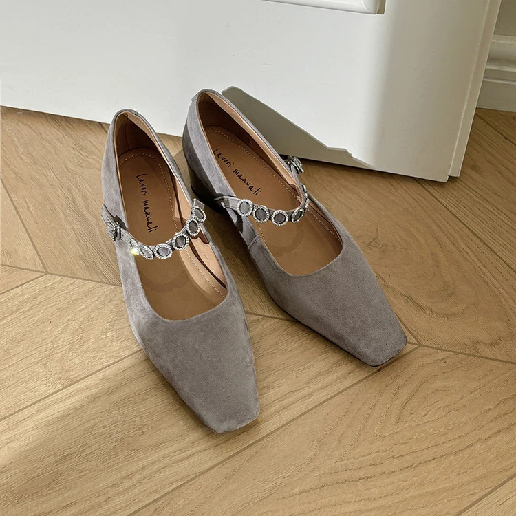 时尚法式复古玛丽珍鞋粗跟2025年秋季新款配裙子一字带单鞋推荐