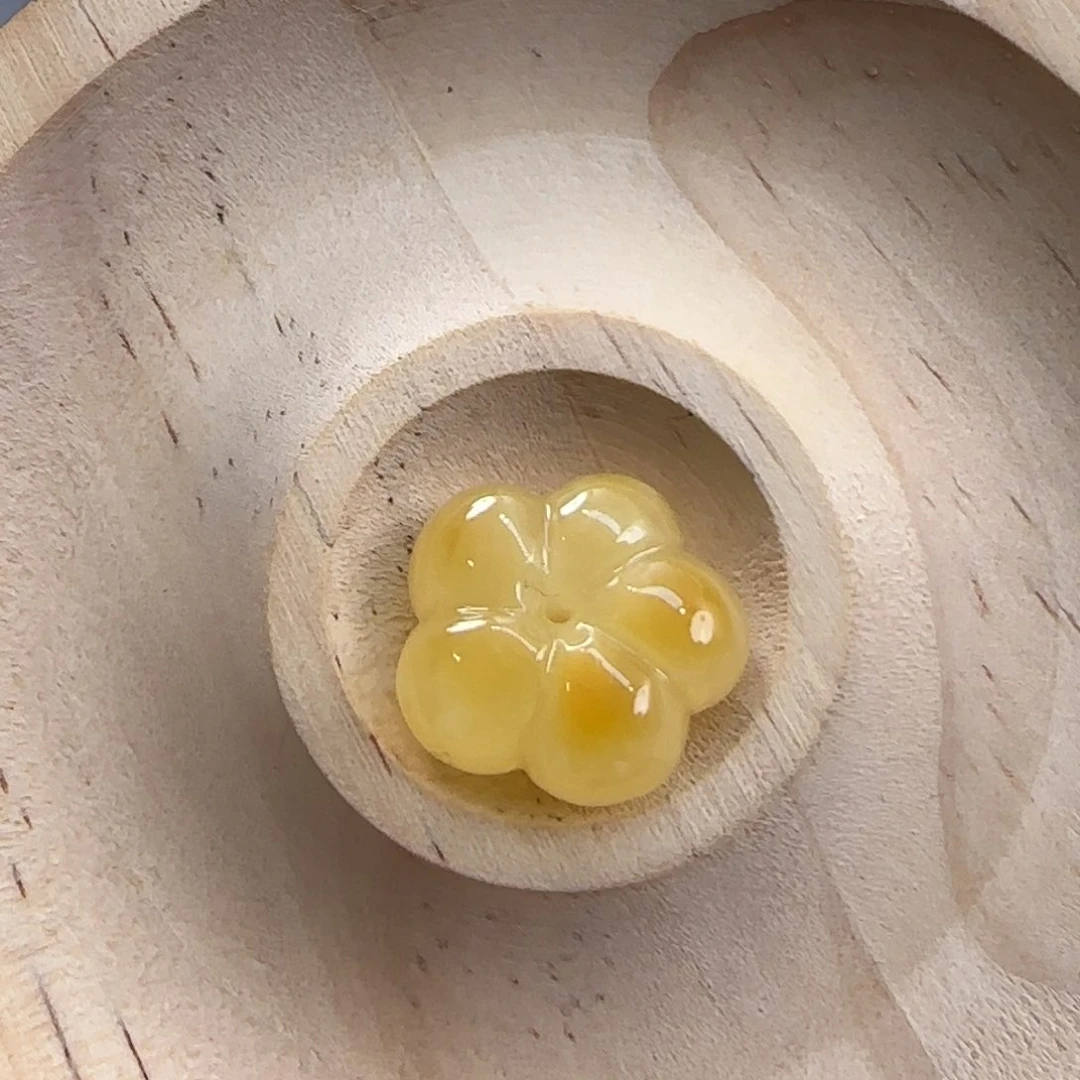 未镶嵌琥珀珠宝奇石