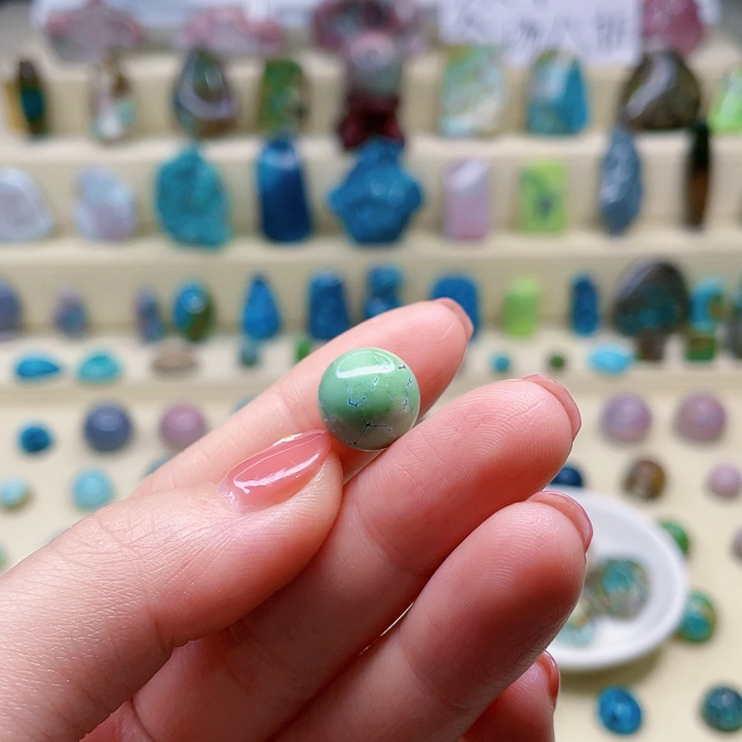 绿松石未镶嵌颈饰