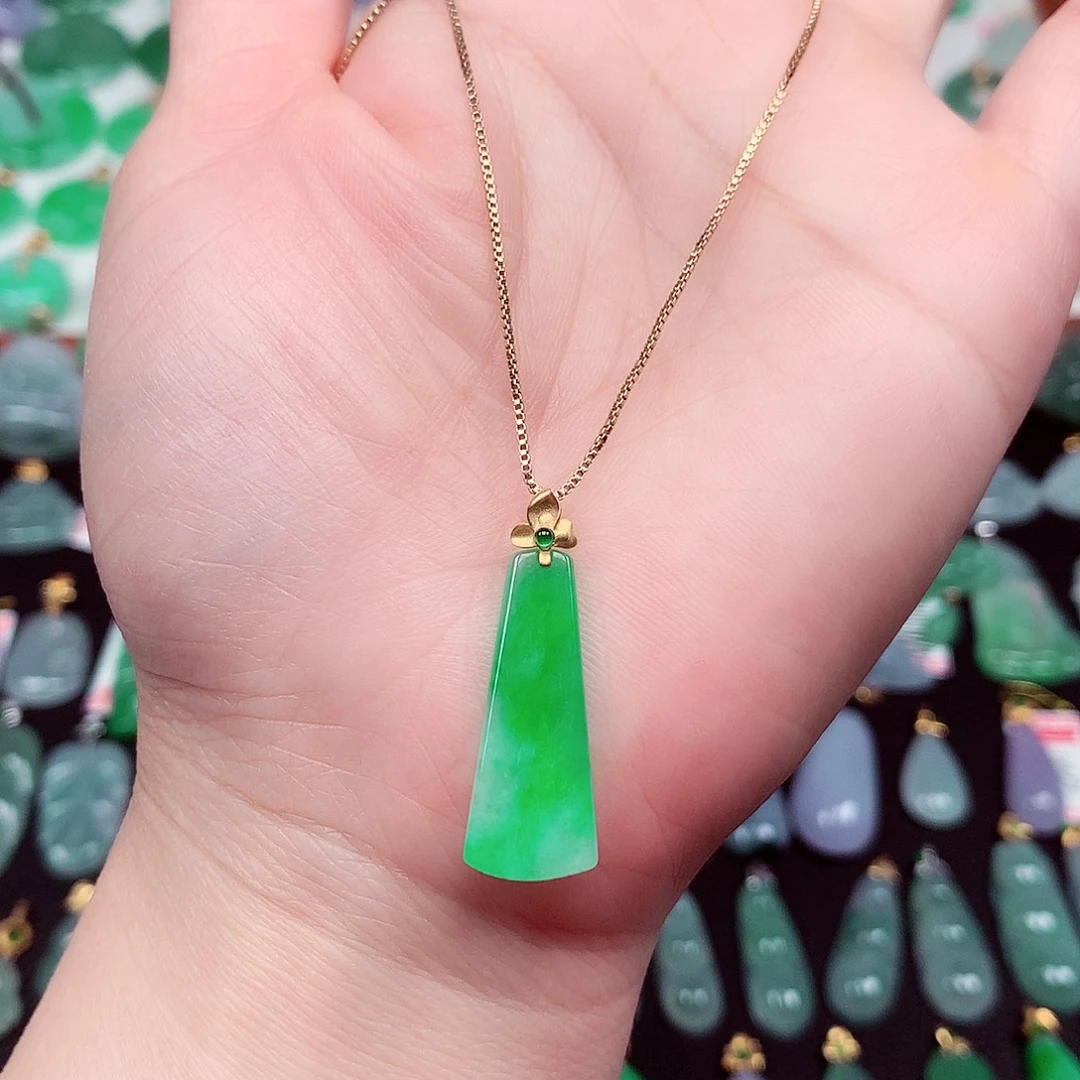 翡翠18K金镶嵌颈饰