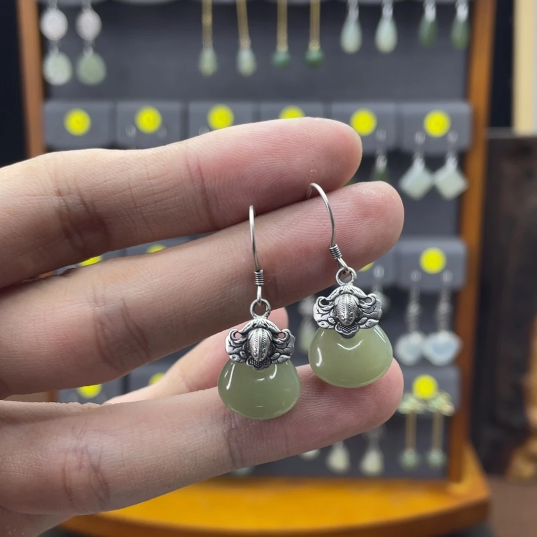 和田玉未镶嵌耳饰