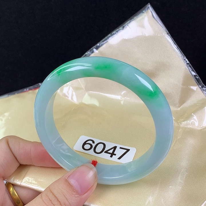 翡翠未镶嵌手镯59圈