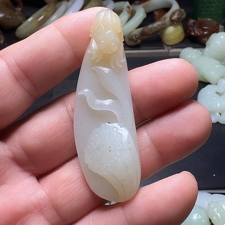 南红玛瑙未镶嵌挂件