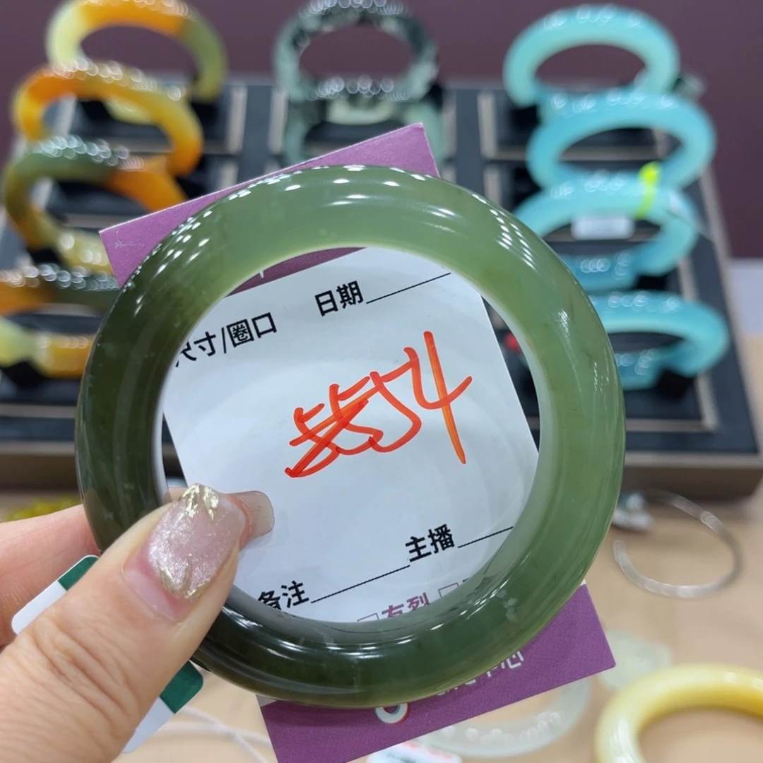 帝***帝蛇纹石玉未镶嵌手镯