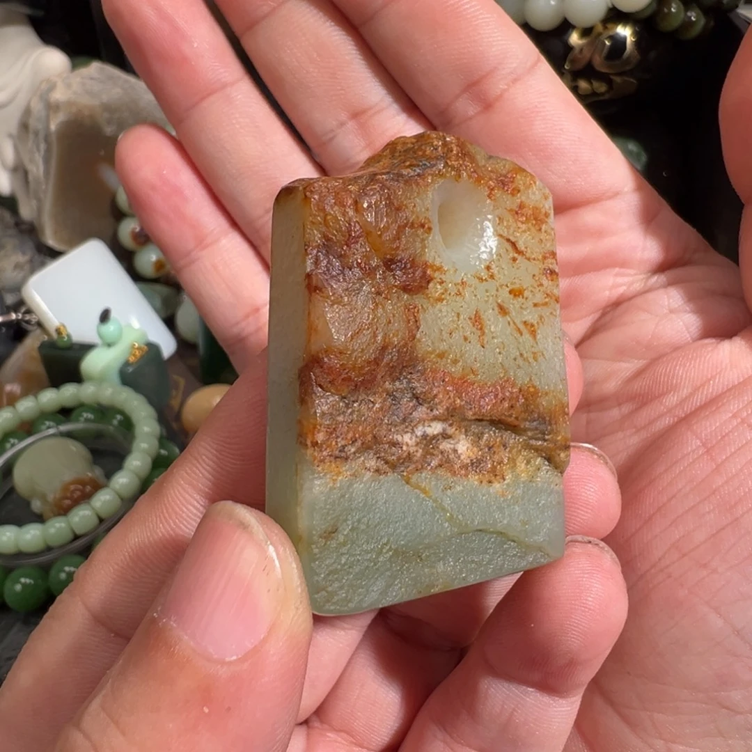 和田玉未镶嵌颈饰俄翠青山流水背面飘几颗棉