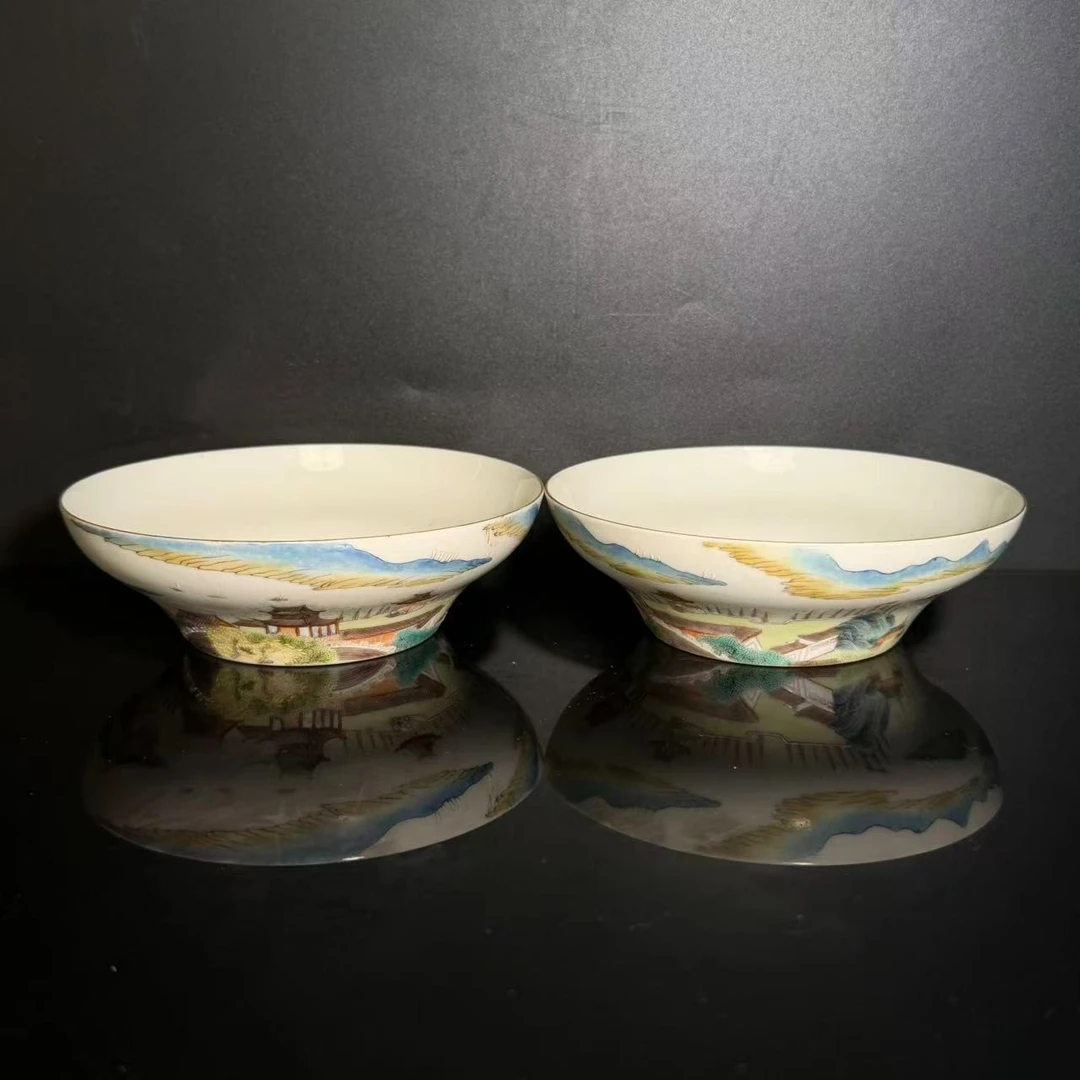 Lot33-粉彩碗一对-道光年制款H:4cmD:13-LF12090040001069