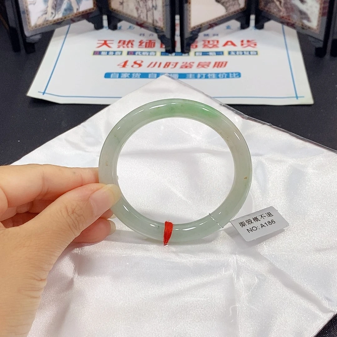 翡翠未镶嵌手镯（圆镯）手镯