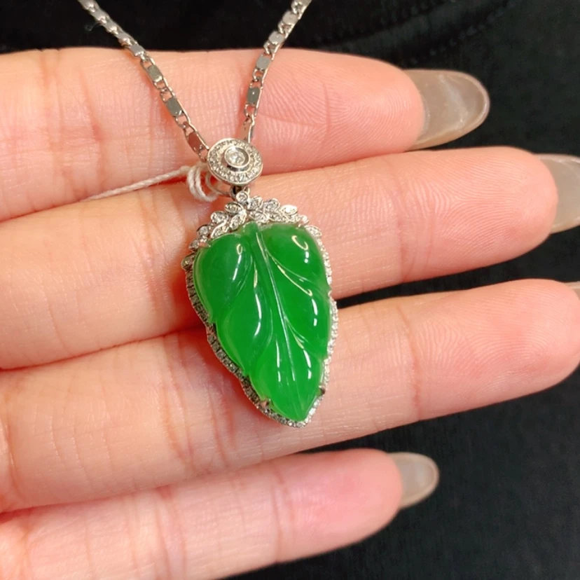 【闪购商品】颈饰18K金镶嵌翡翠叶子