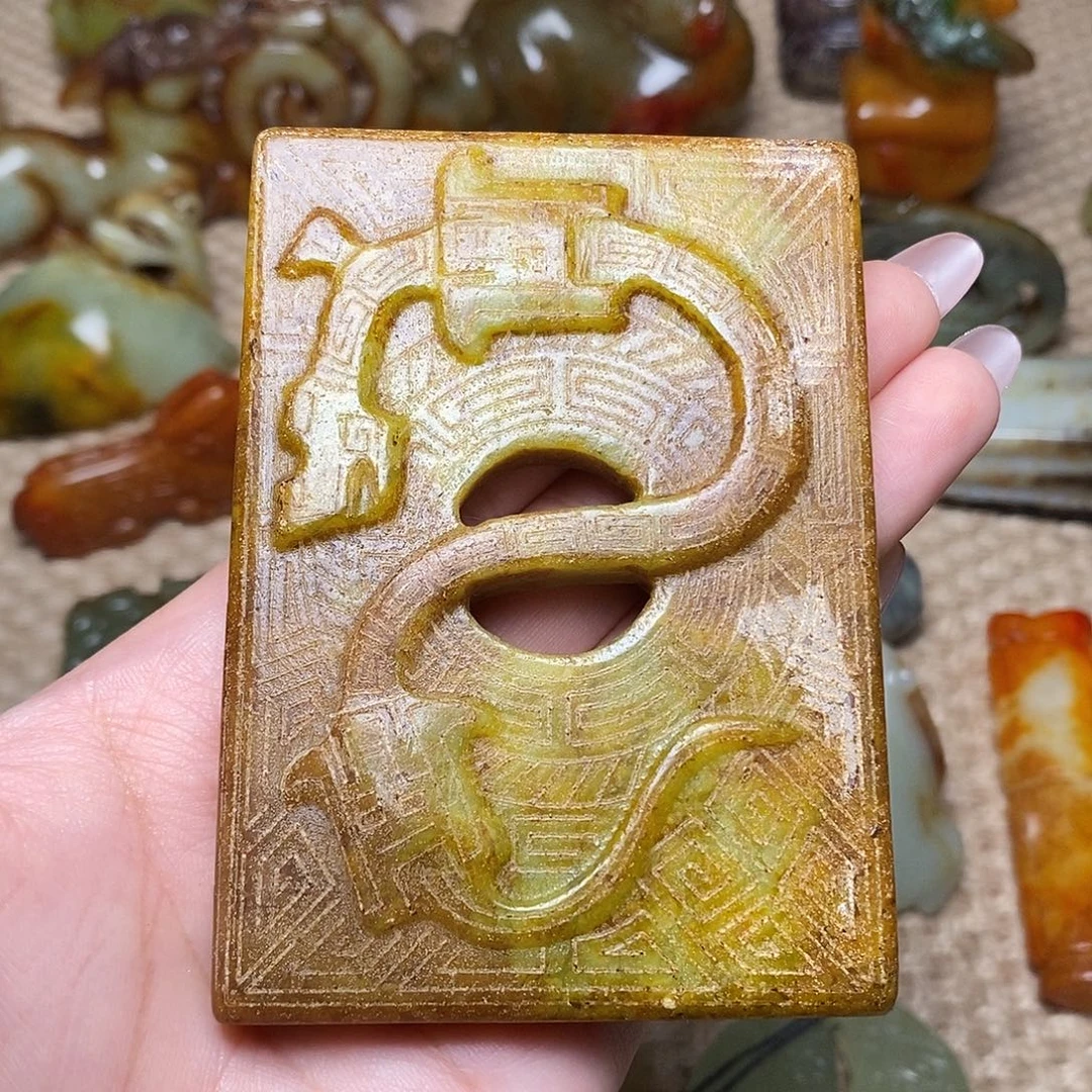 未镶嵌蛇纹石玉颈饰