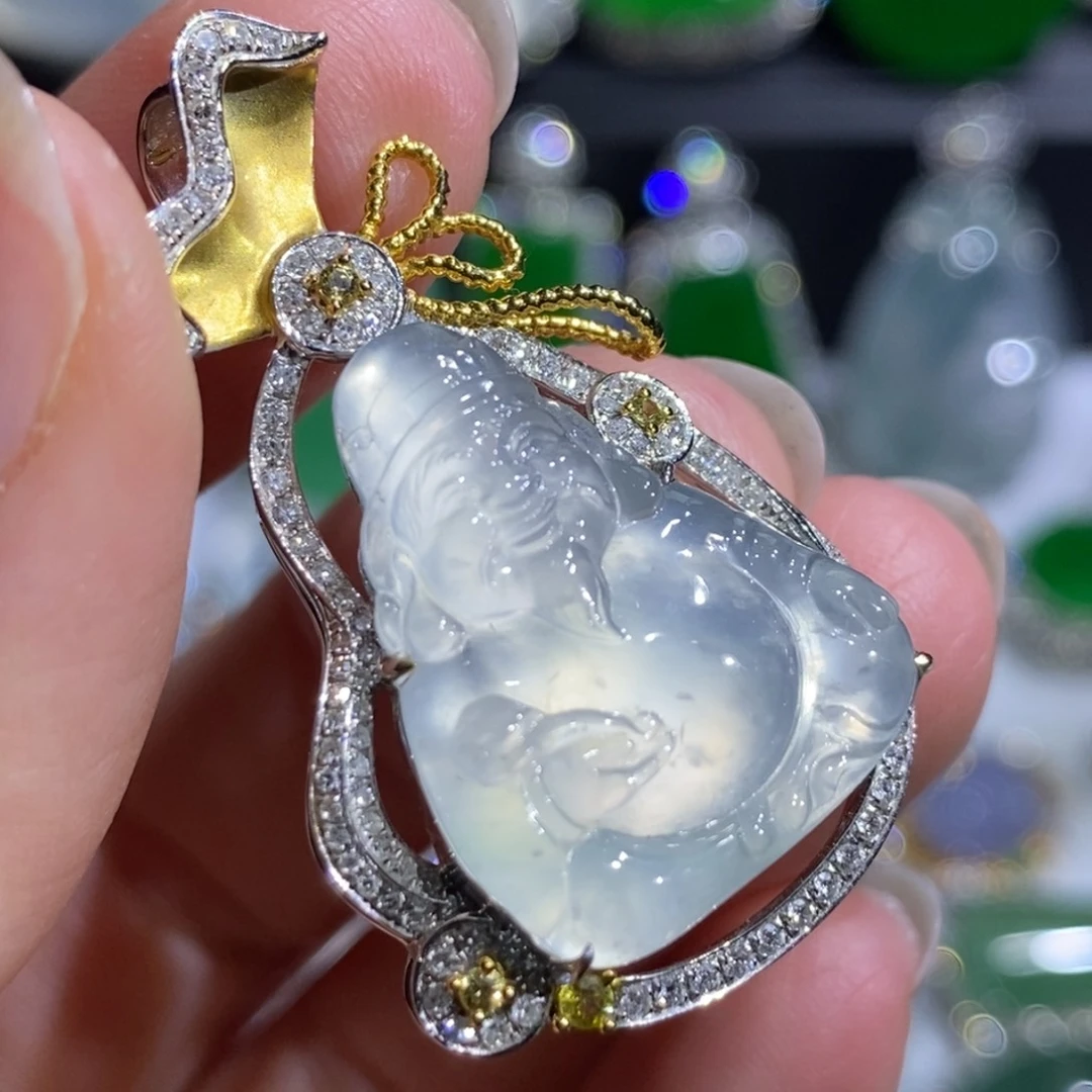 翡翠18K金镶嵌颈饰财神