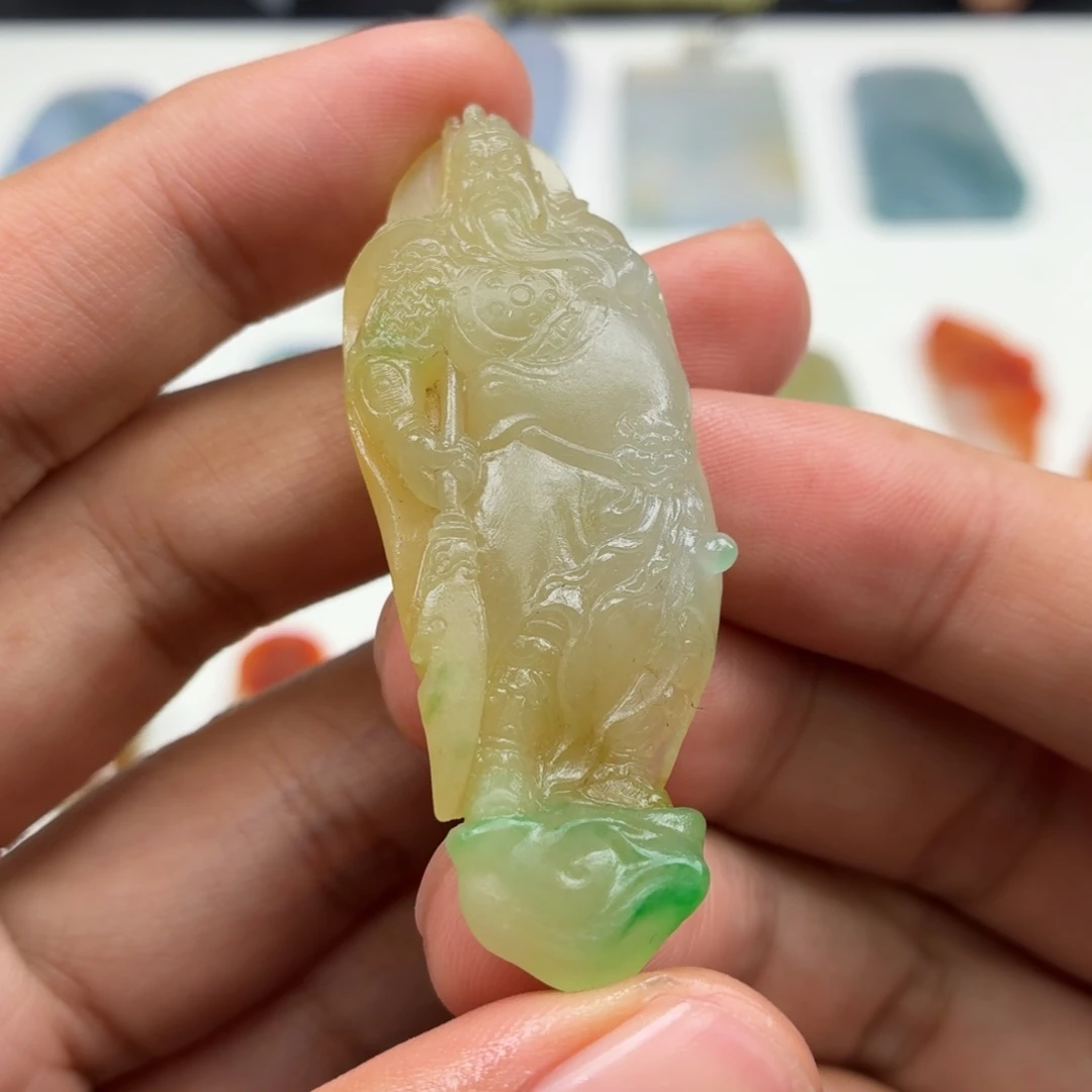定制翡翠未镶嵌黄加绿关公