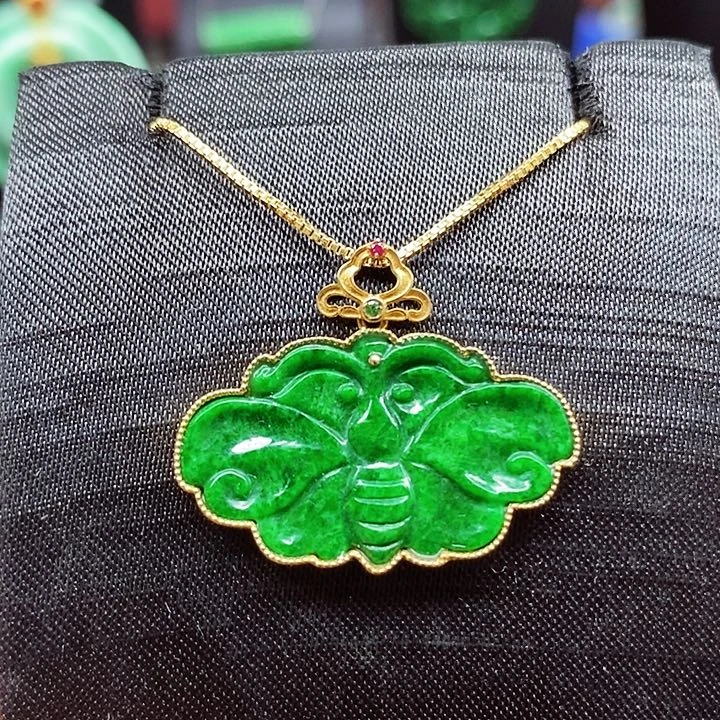 翡翠颈饰18K金镶嵌吊坠