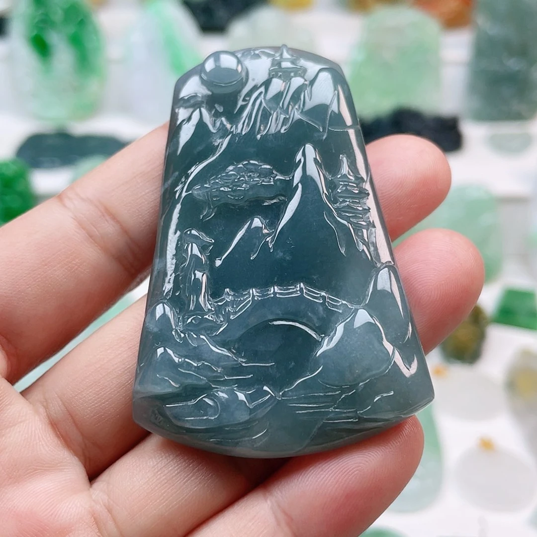 翡翠颈饰未镶嵌山水