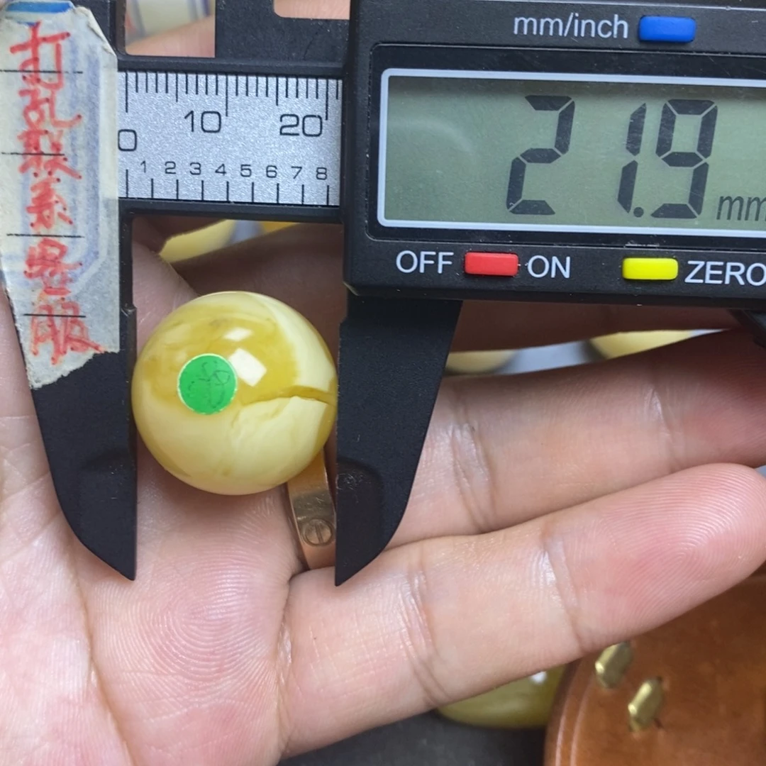裸石蜜蜡未镶嵌21.9微瑕圆珠默认直发