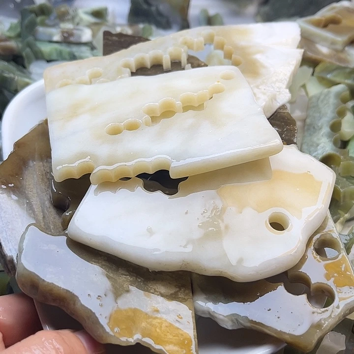 颈饰未镶嵌和田玉南*