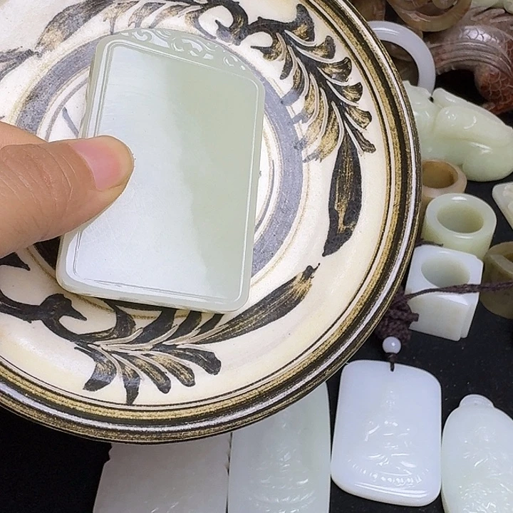 勤***苗瓷片新号开播挂件一个