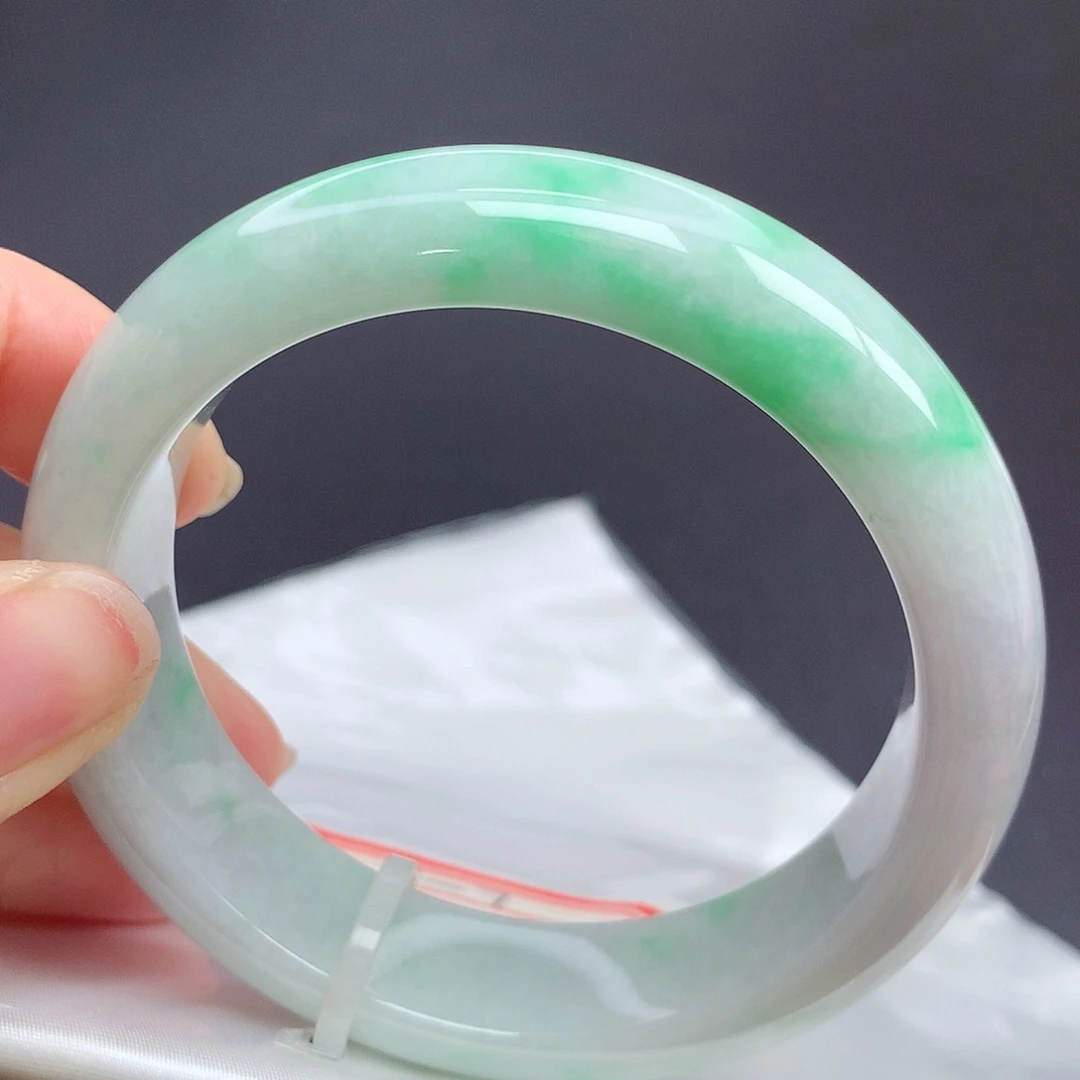 翡翠手镯未镶嵌56圈口