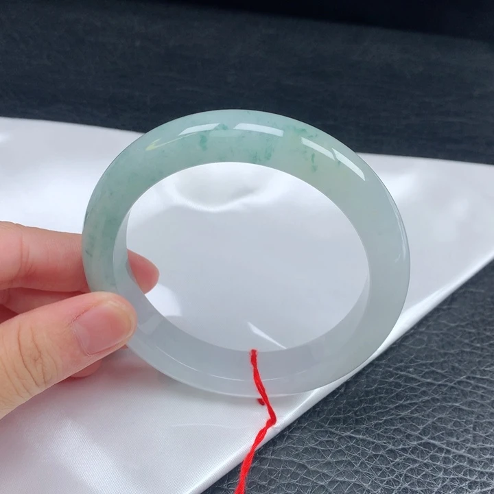 翡翠手镯未镶嵌用****4。