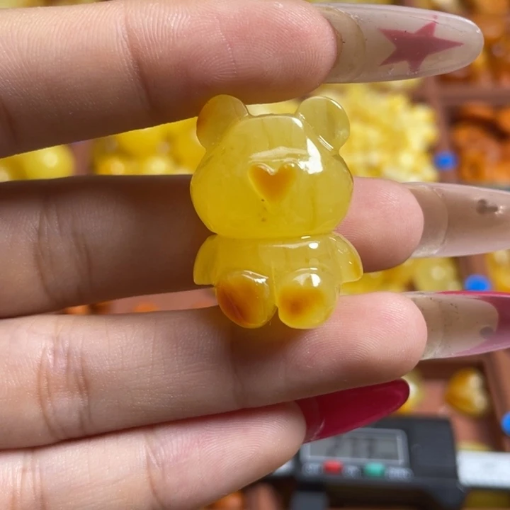 琥珀未镶嵌裸石满蜡鸡油黄小熊 微微瑕