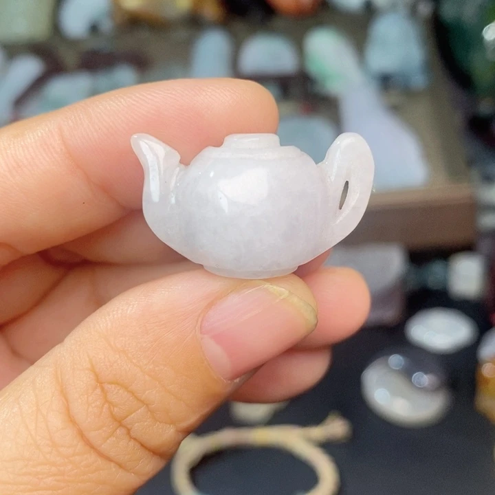 翡翠颈饰未镶嵌把把壶