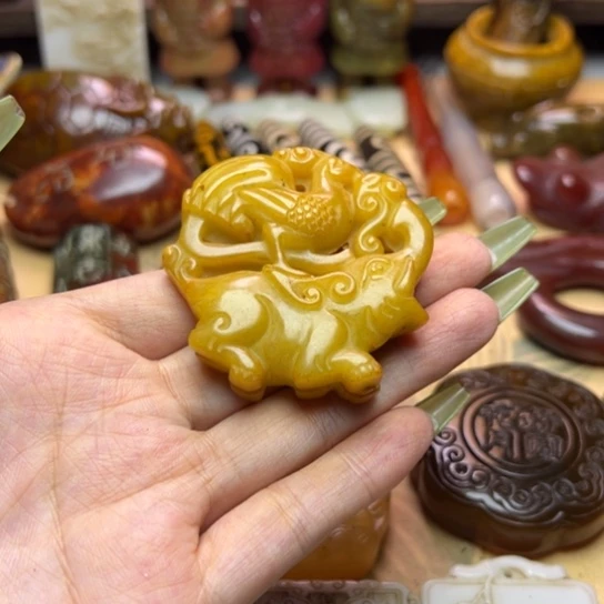 蛇纹石玉未镶嵌颈饰