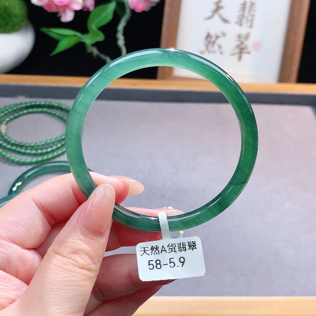 未镶嵌手镯（圆镯）翡翠