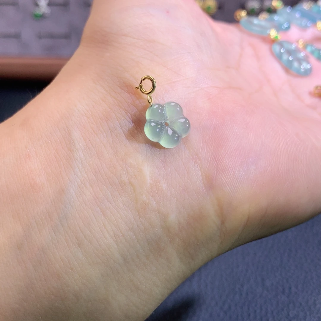 翡翠18K金镶嵌颈饰花