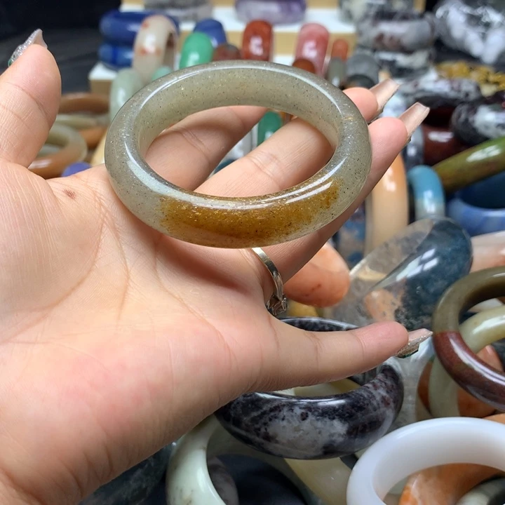 未镶嵌手镯石英质玉?**?