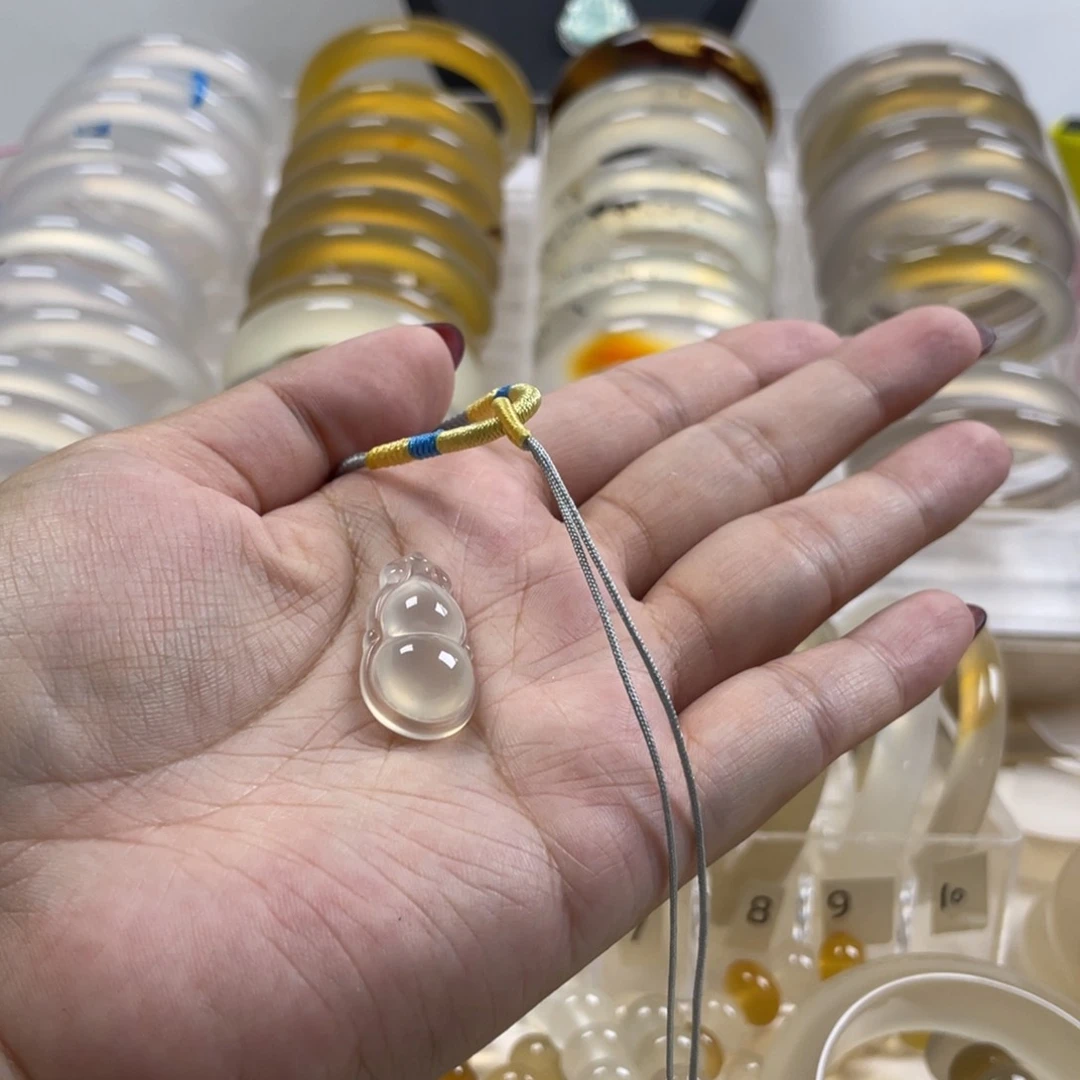 未镶嵌颈饰玛瑙/玉髓小*