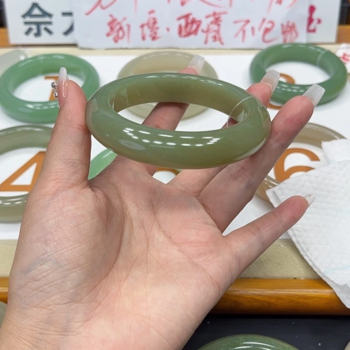 未镶嵌手镯石英质玉来***妹