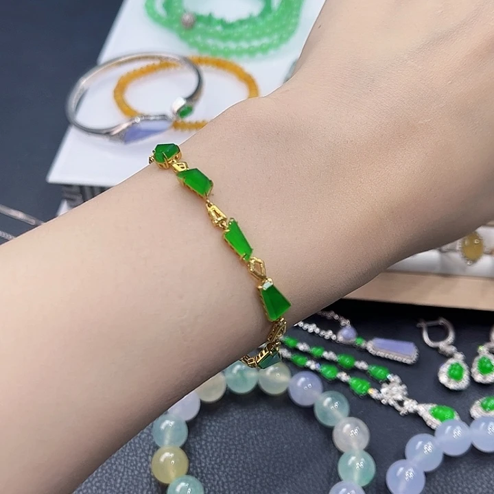 翡翠未镶嵌颈饰手链