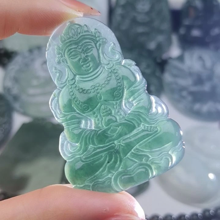 翡翠颈饰未镶嵌天然的A货翡翠多样性发货