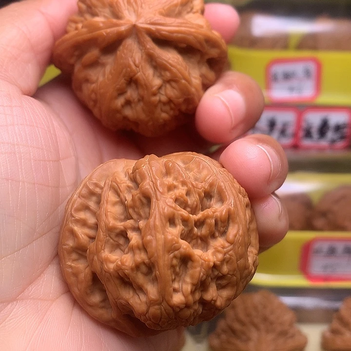 吊坠文玩核桃?***子大粗筋