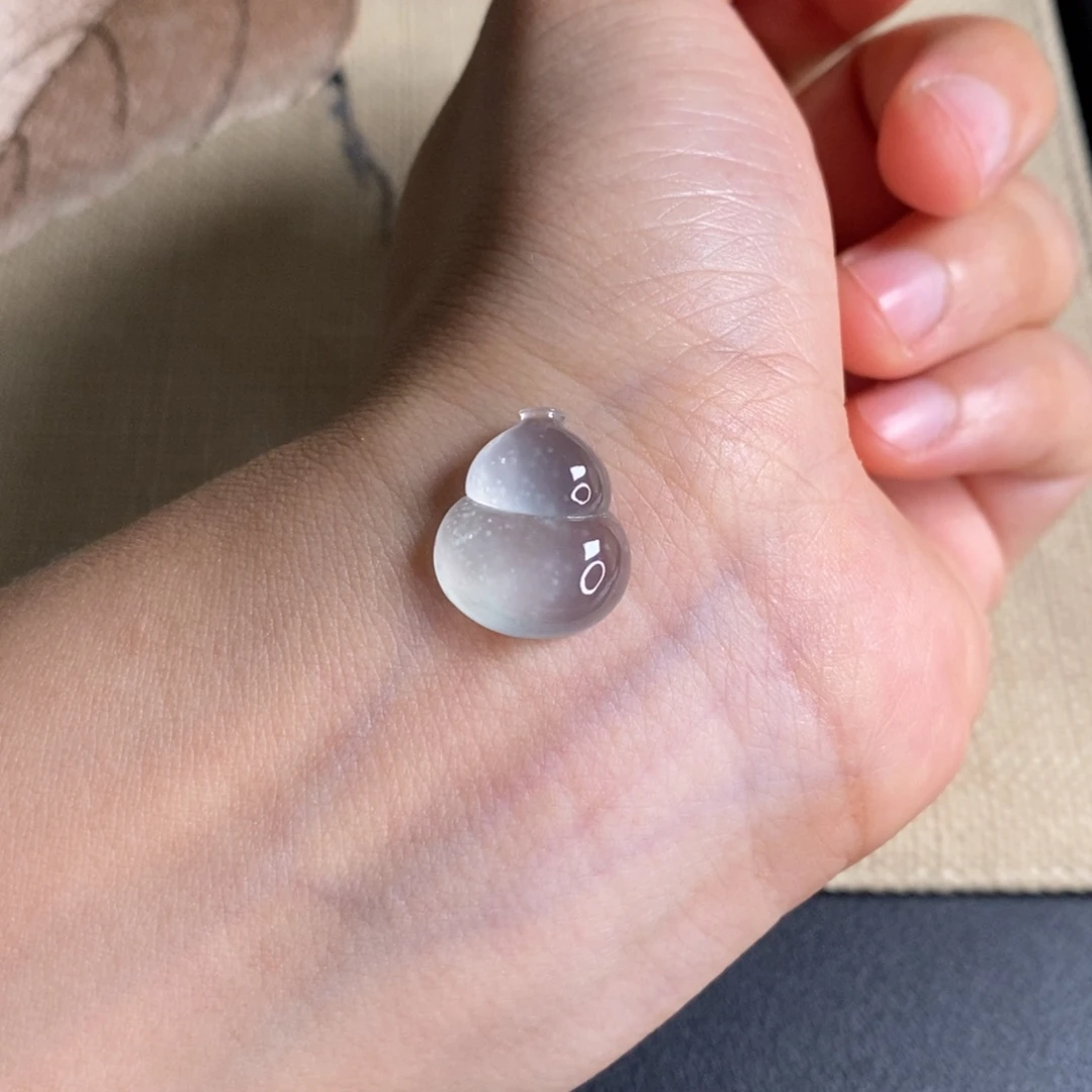 翡翠未镶嵌颈饰葫芦