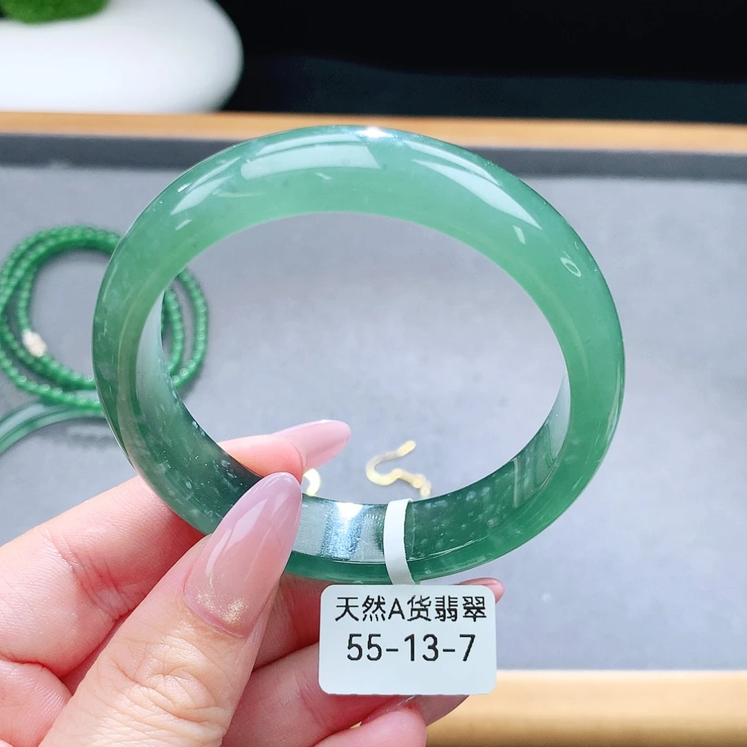 未镶嵌手镯（圆镯）翡翠