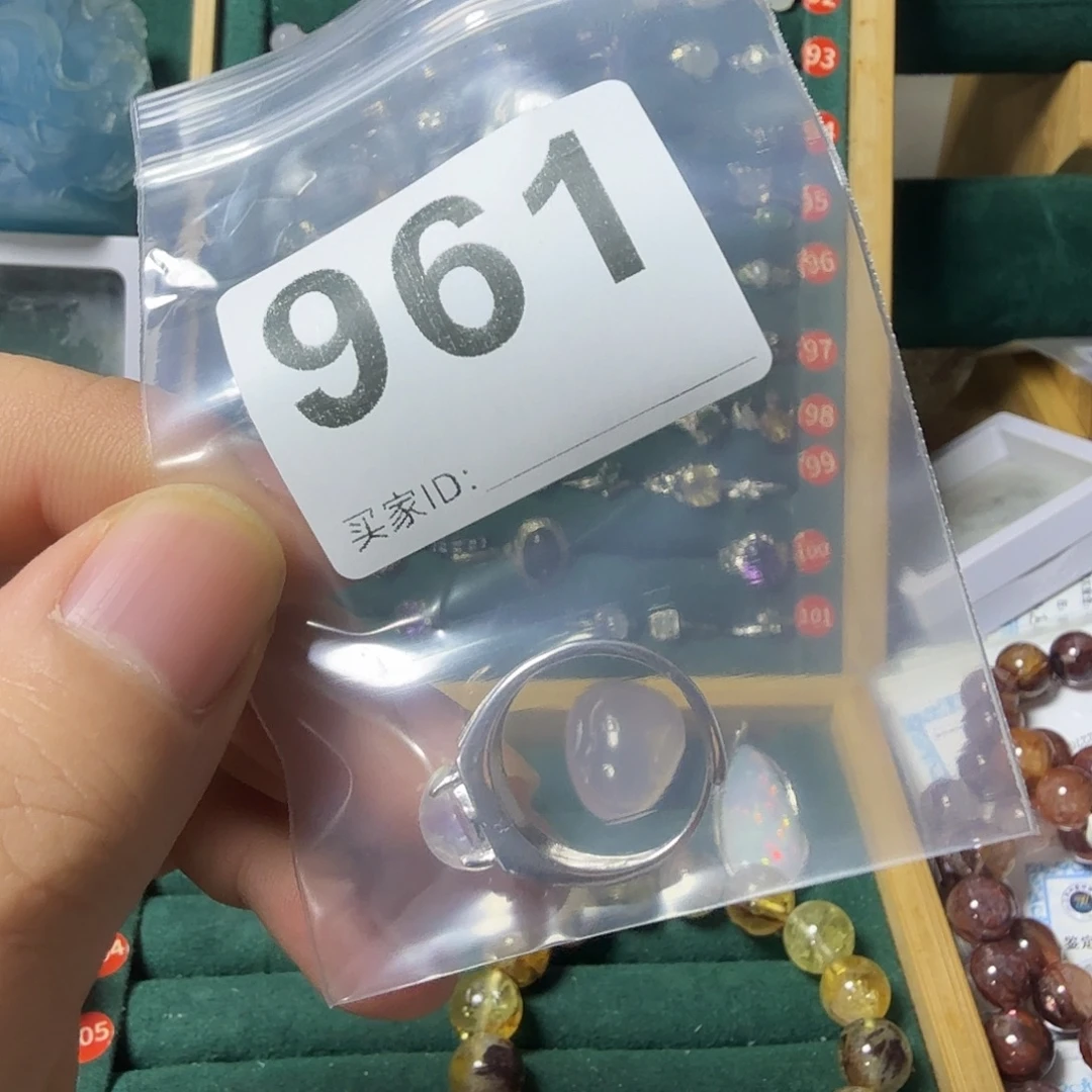 出***y戒指银S925镶嵌月光石