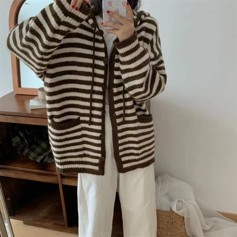 女士2025秋季新款撞色条纹连帽针织开衫时髦宽松有质感高级感毛衣