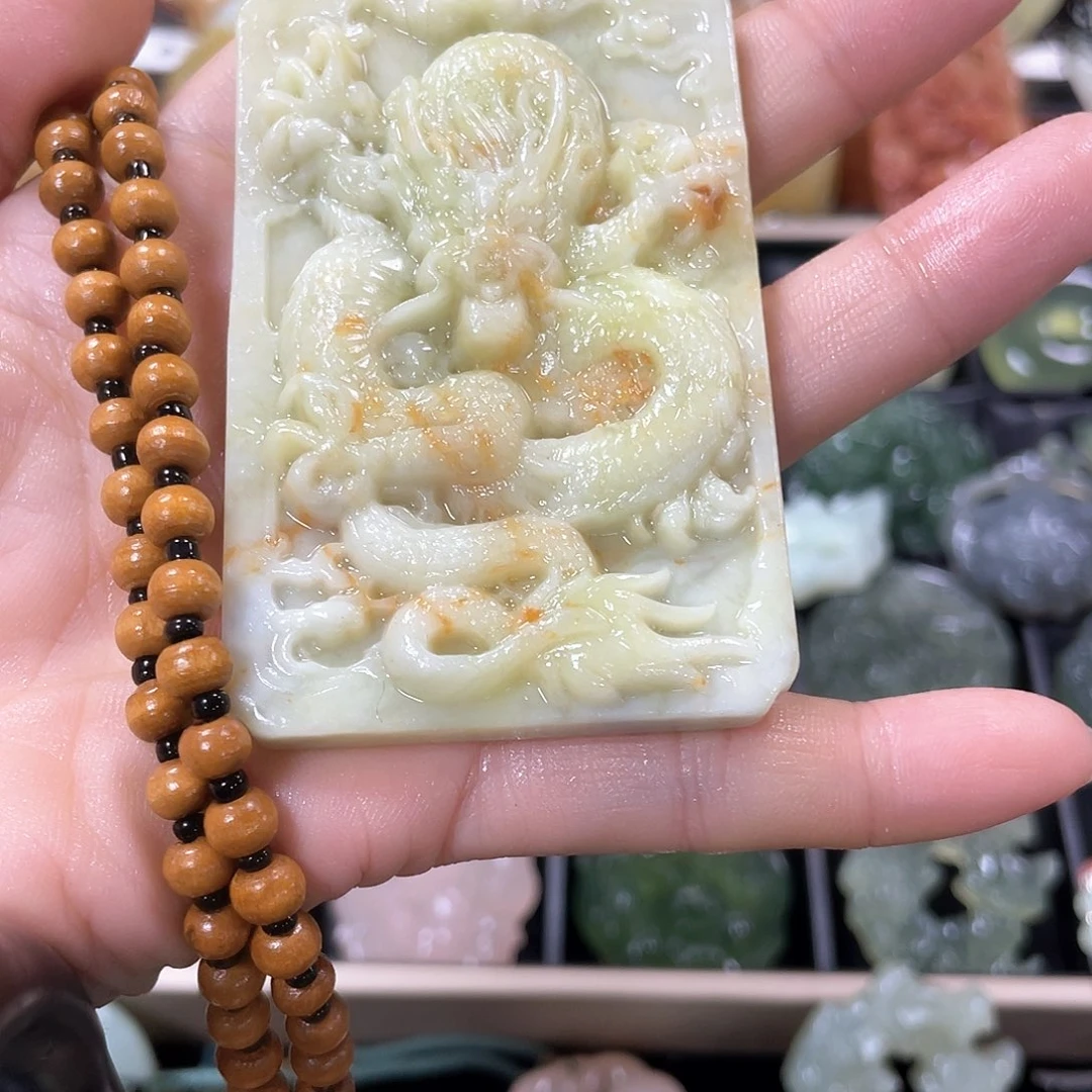 蛇纹石玉颈饰未镶嵌