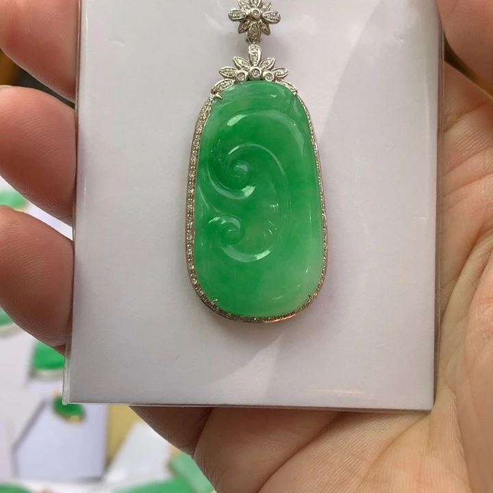 翡翠颈饰18K金镶嵌翡翠翡翠吊坠
