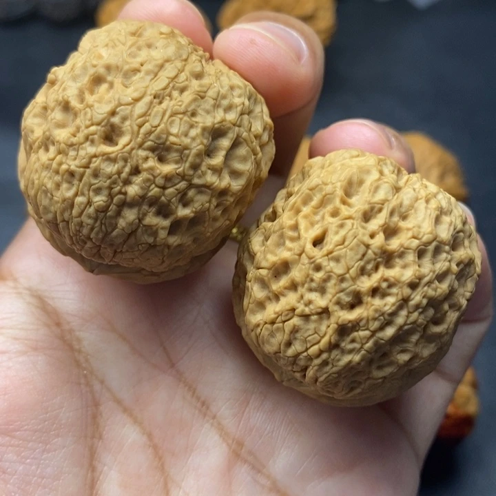 把件文玩核桃41尺58克牡丹绣球